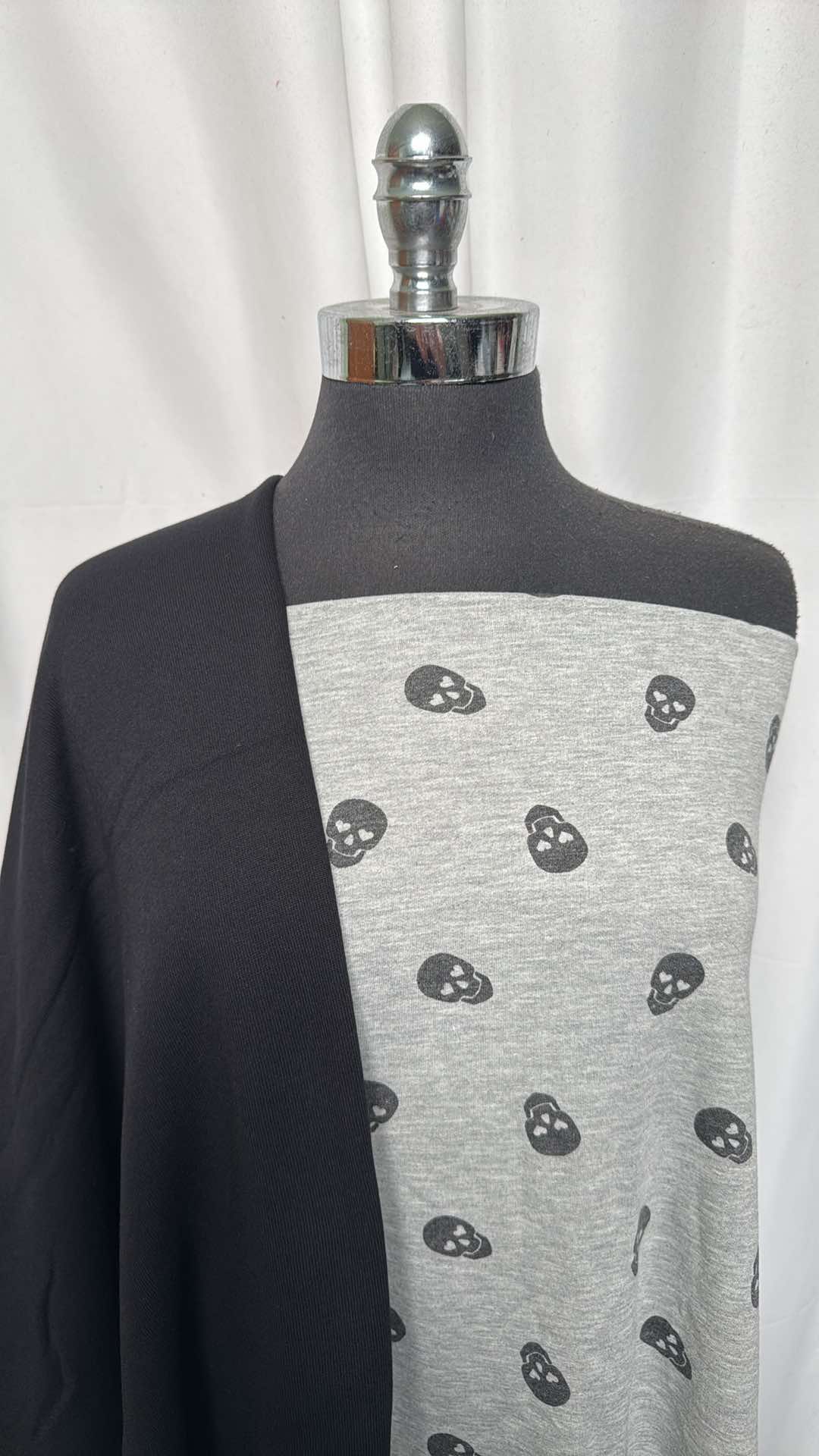 BLACK/GREY SKULL BUNDLE : 1YD Skull PRS FT & 1.5YD Black Sweatshirt Fleece (72" Wide) : A26637