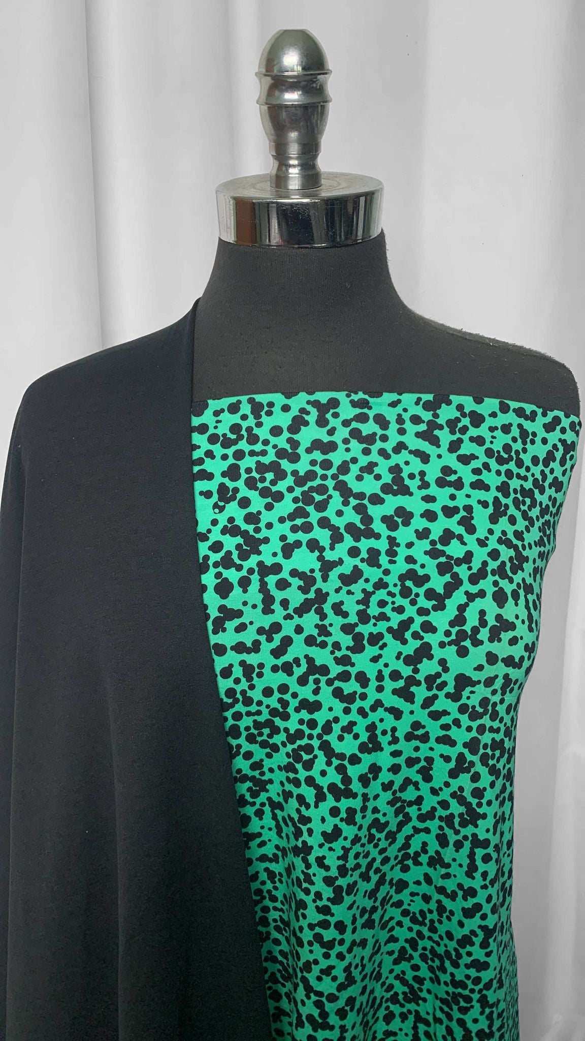 BLACK/GREEN DOT BUNDLE : 1YD Green Dot C/S & 1.5YD Black 2-Tone Peached PF : A25632