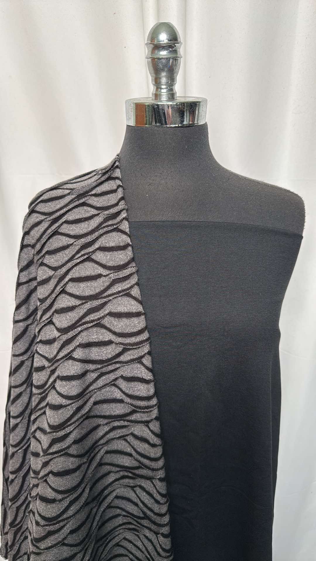 BLACK/GREY TEXTURED BUNDLE : 1YD Black 2-Tone Peached PF & 2YD Grey Textured Sweater : A26627