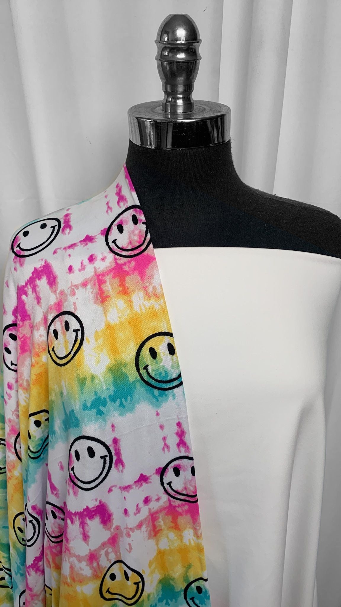 WHITE/TIE DYE SMILES BUNDLE : 2YD Tie Dye Smiles DBP & 2YD White Peached PF : A25569