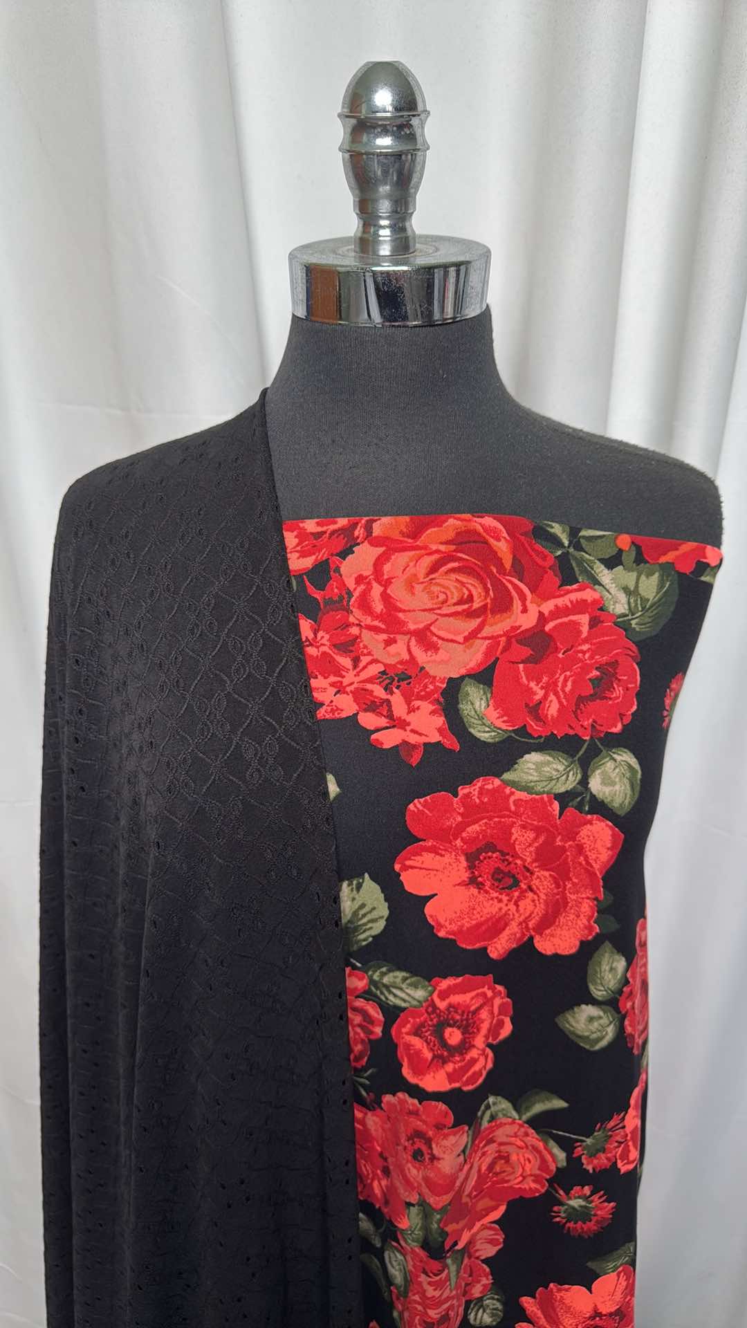 RED ROSES/EYELET BUNDLE : 2YD Red Roses DBP & 2YD Black Knit Eyelet : A26264